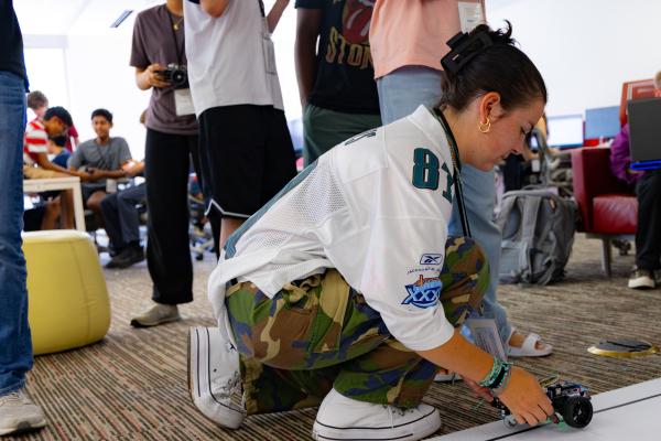 High School Students Dive Into Robotics at UT Austin’s Academy for Robotics